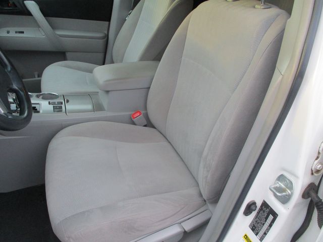 2013 Toyota Highlander Base