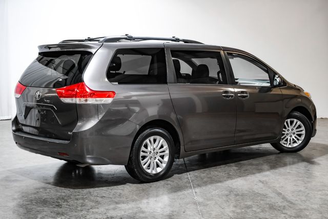 2013 Toyota Sienna XLE 8-Passenger