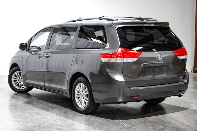 2013 Toyota Sienna XLE 8-Passenger