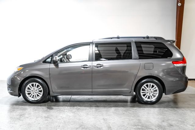 2013 Toyota Sienna XLE 8-Passenger