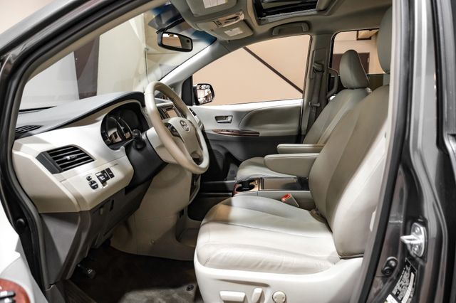 2013 Toyota Sienna XLE 8-Passenger