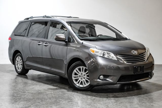 2013 Toyota Sienna XLE 8-Passenger