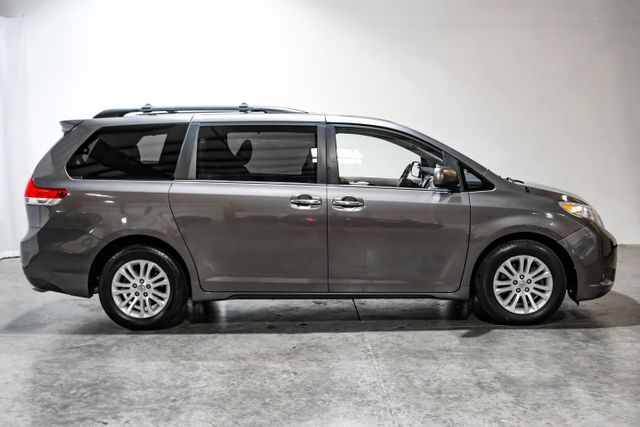 2013 Toyota Sienna XLE 8-Passenger