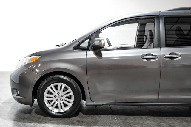 2013 Toyota Sienna XLE 8-Passenger