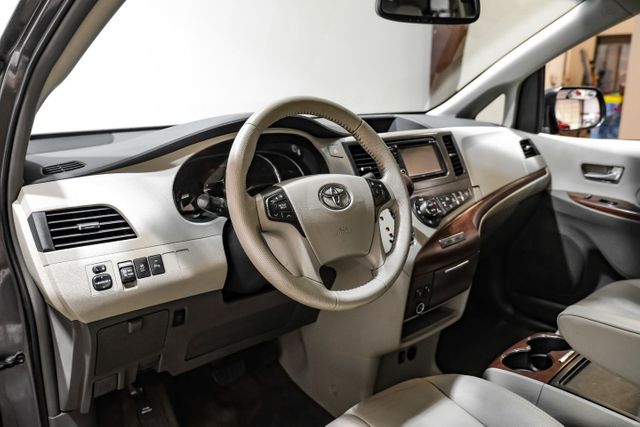 2013 Toyota Sienna XLE 8-Passenger