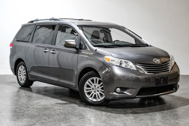 2013 Toyota Sienna XLE 8-Passenger