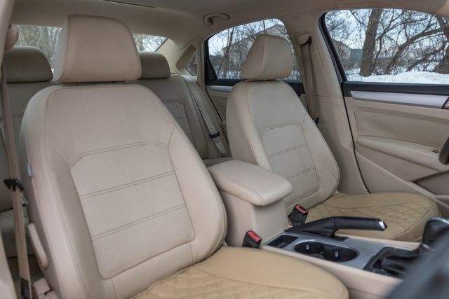 2013 Volkswagen Passat TDI SE w/ Heated Seats, Sunroof, 40 MPGs