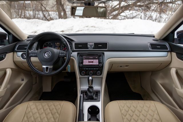 2013 Volkswagen Passat TDI SE w/ Heated Seats, Sunroof, 40 MPGs