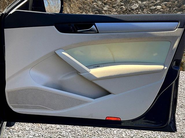 2013 Volkswagen Passat SE PZEV