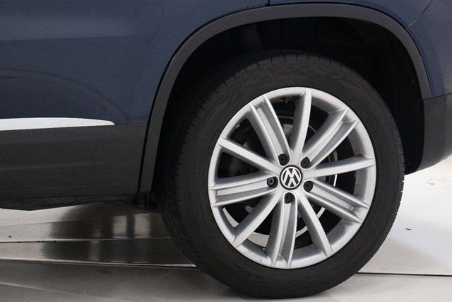 2013 Volkswagen Tiguan SE 4dr SUV w/Sunroof and Navigation (ends 1/13) | Houston, TX | Houston Auto Credit 2013 Volkswagen Tiguan SE 4dr SUV w/Sunroof and Navigation (ends 1/13) | Houston, TX | Houston Auto Credit