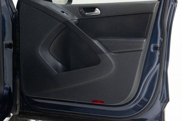 2013 Volkswagen Tiguan SE 4dr SUV w/Sunroof and Navigation (ends 1/13) | Houston, TX | Houston Auto Credit 2013 Volkswagen Tiguan SE 4dr SUV w/Sunroof and Navigation (ends 1/13) | Houston, TX | Houston Auto Credit