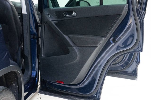 2013 Volkswagen Tiguan SE 4dr SUV w/Sunroof and Navigation (ends 1/13) | Houston, TX | Houston Auto Credit 2013 Volkswagen Tiguan SE 4dr SUV w/Sunroof and Navigation (ends 1/13) | Houston, TX | Houston Auto Credit