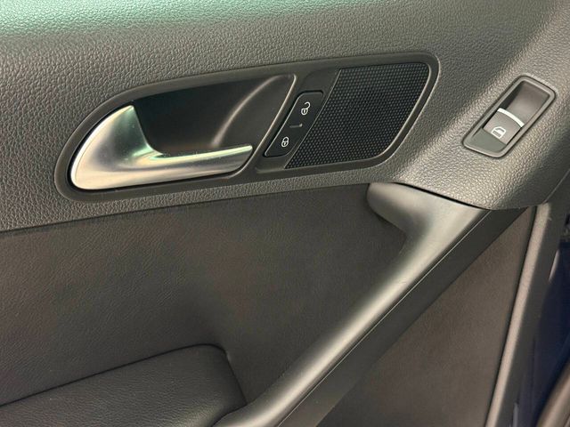 2013 Volkswagen Tiguan SE 4dr SUV w/Sunroof and Navigation (ends 1/13) | Houston, TX | Houston Auto Credit 2013 Volkswagen Tiguan SE 4dr SUV w/Sunroof and Navigation (ends 1/13) | Houston, TX | Houston Auto Credit