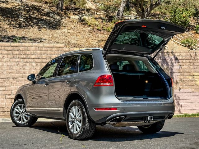 2013 Volkswagen Touareg TDI Sport | Agoura Hills, CA | SoCal Auto Group 2013 Volkswagen Touareg TDI Sport | Agoura Hills, CA | SoCal Auto Group