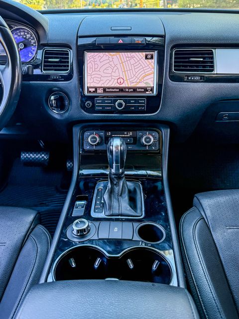 2013 Volkswagen Touareg TDI Sport | Agoura Hills, CA | SoCal Auto Group 2013 Volkswagen Touareg TDI Sport | Agoura Hills, CA | SoCal Auto Group