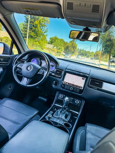 2013 Volkswagen Touareg TDI Sport | Agoura Hills, CA | SoCal Auto Group 2013 Volkswagen Touareg TDI Sport | Agoura Hills, CA | SoCal Auto Group