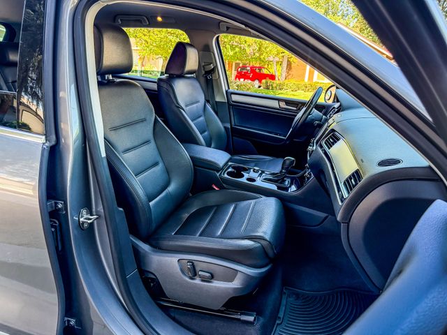 2013 Volkswagen Touareg TDI Sport | Agoura Hills, CA | SoCal Auto Group 2013 Volkswagen Touareg TDI Sport | Agoura Hills, CA | SoCal Auto Group