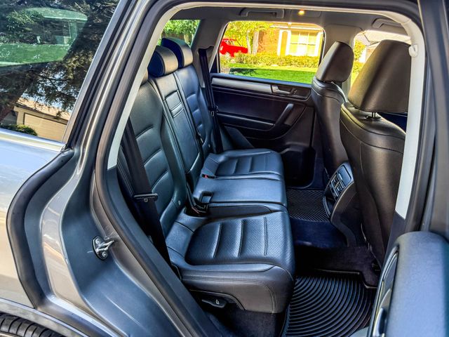 2013 Volkswagen Touareg TDI Sport | Agoura Hills, CA | SoCal Auto Group 2013 Volkswagen Touareg TDI Sport | Agoura Hills, CA | SoCal Auto Group