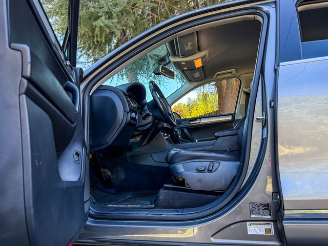 2013 Volkswagen Touareg TDI Sport | Agoura Hills, CA | SoCal Auto Group 2013 Volkswagen Touareg TDI Sport | Agoura Hills, CA | SoCal Auto Group