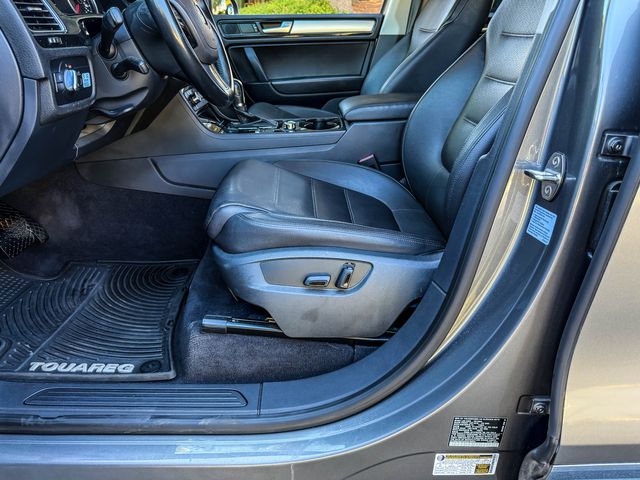 2013 Volkswagen Touareg TDI Sport | Agoura Hills, CA | SoCal Auto Group 2013 Volkswagen Touareg TDI Sport | Agoura Hills, CA | SoCal Auto Group