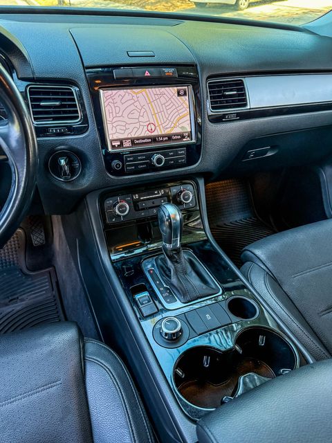 2013 Volkswagen Touareg TDI Sport | Agoura Hills, CA | SoCal Auto Group 2013 Volkswagen Touareg TDI Sport | Agoura Hills, CA | SoCal Auto Group