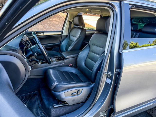 2013 Volkswagen Touareg TDI Sport | Agoura Hills, CA | SoCal Auto Group 2013 Volkswagen Touareg TDI Sport | Agoura Hills, CA | SoCal Auto Group