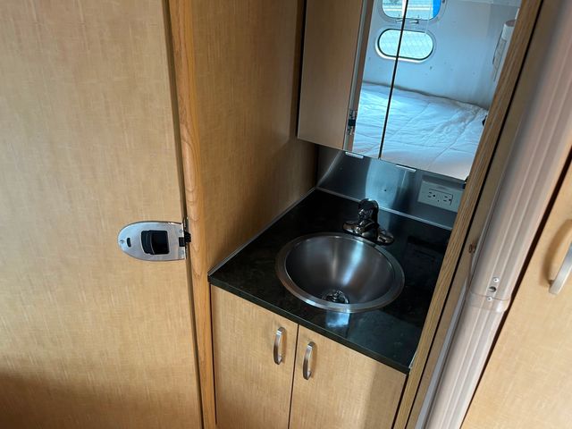 2014 Airstream Flying Cloud 19CB