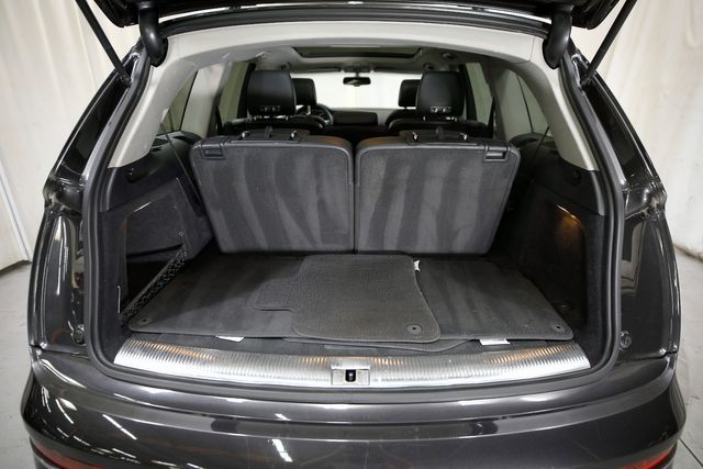 2014 Audi Q7 3.0 quattro TDI Premium | Burbank, California | MDK International 2014 Audi Q7 3.0 quattro TDI Premium | Burbank, California | MDK International