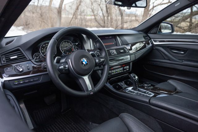 2014 BMW 5 Series 550i xDrive w/ M Sport, Head Up Display, Exec PKG