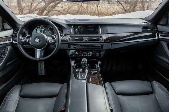 2014 BMW 5 Series 550i xDrive w/ M Sport, Head Up Display, Exec PKG 2014 BMW 5 Series 550i xDrive w/ M Sport, Head Up Display, Exec PKG