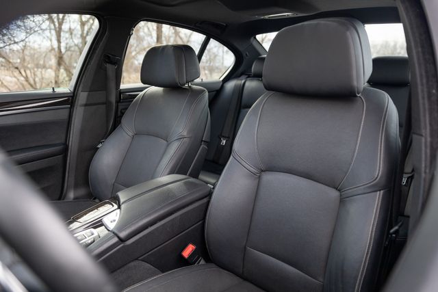 2014 BMW 5 Series 550i xDrive w/ M Sport, Head Up Display, Exec PKG