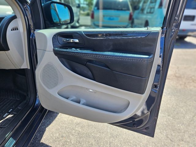 2014 Chrysler Town and Country Touring Wheelchair Van Handicap Ramp Van