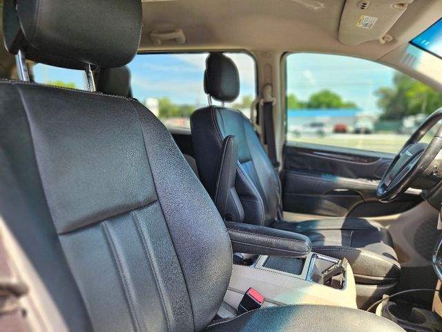 2014 Chrysler Town and Country Touring Wheelchair Van Handicap Ramp Van