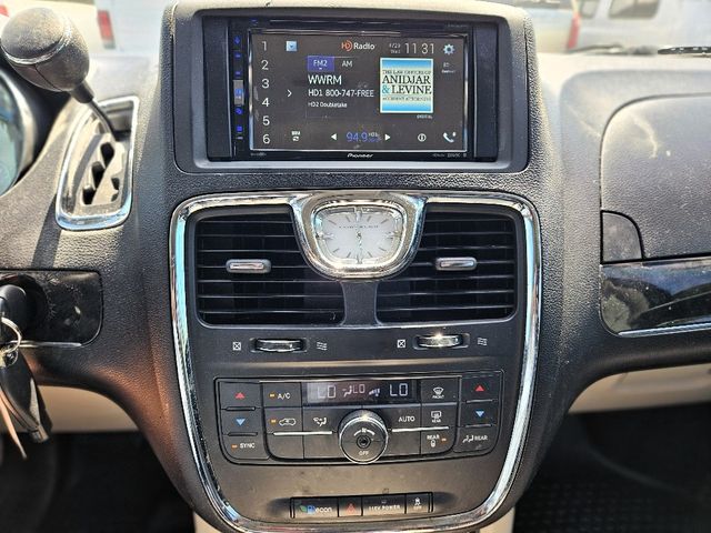 2014 Chrysler Town and Country Touring Wheelchair Van Handicap Ramp Van