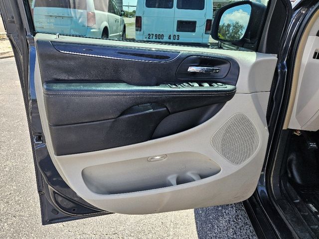 2014 Chrysler Town and Country Touring Wheelchair Van Handicap Ramp Van