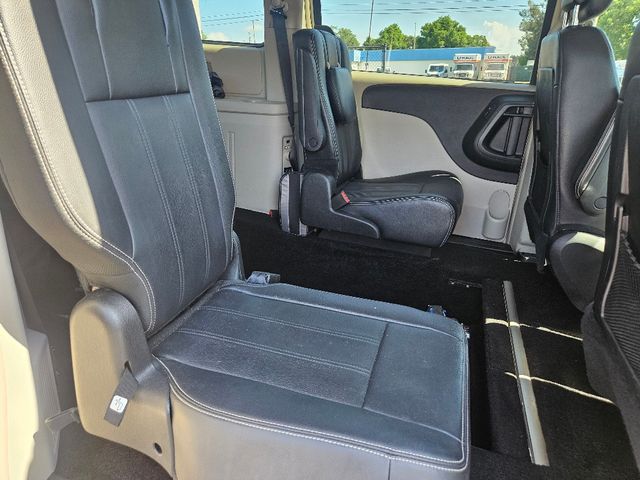2014 Chrysler Town and Country Touring Wheelchair Van Handicap Ramp Van