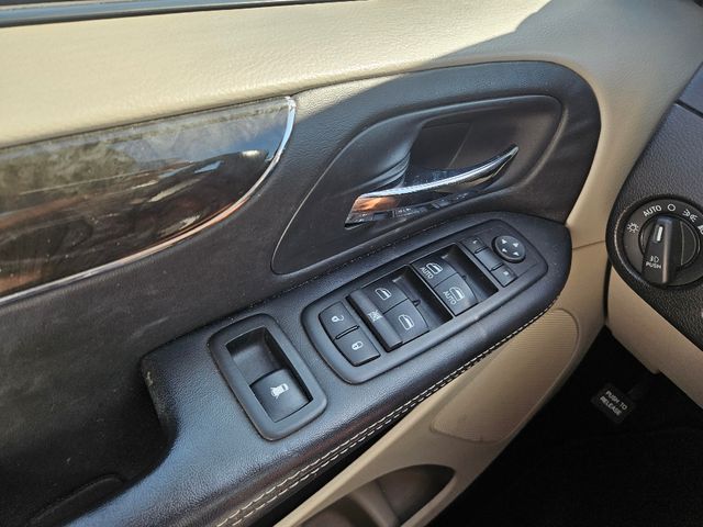 2014 Chrysler Town and Country Touring Wheelchair Van Handicap Ramp Van