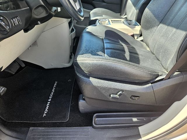 2014 Chrysler Town and Country Touring Wheelchair Van Handicap Ramp Van