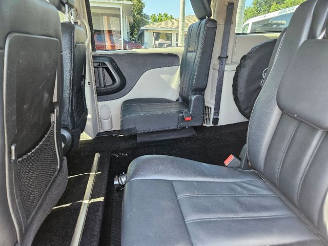2014 Chrysler Town and Country Touring Wheelchair Van Handicap Ramp Van