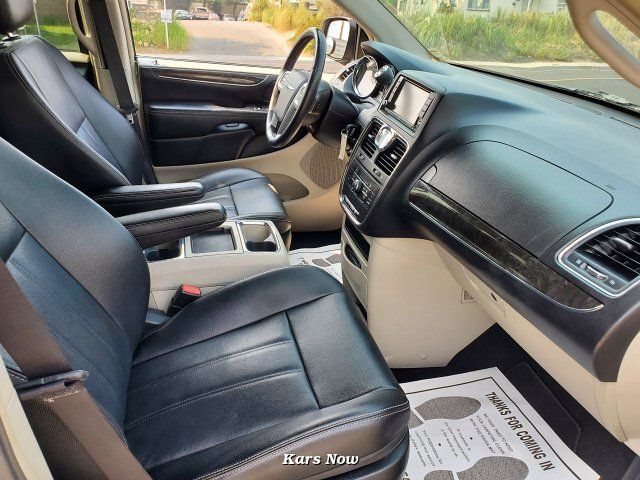 2014 Chrysler Town & Country Touring