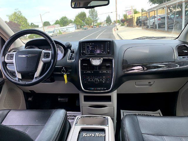 2014 Chrysler Town & Country Touring