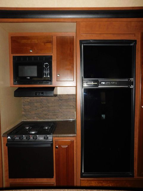 2014 Dutchmen Voltage V3305