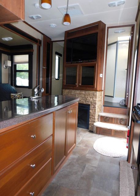 2014 Dutchmen Voltage V3305