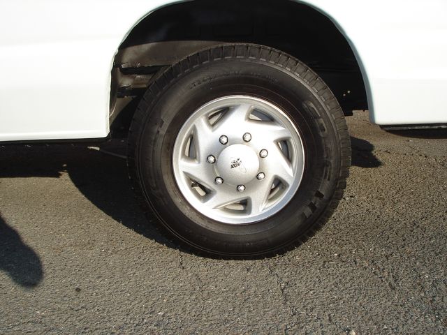 2014 Ford E-Series E-350 SD XLT - 15 PASSENGER | Charlotte, North Carolina | ADVENTURE VANS 2014 Ford E-Series E-350 SD XLT - 15 PASSENGER | Charlotte, North Carolina | ADVENTURE VANS