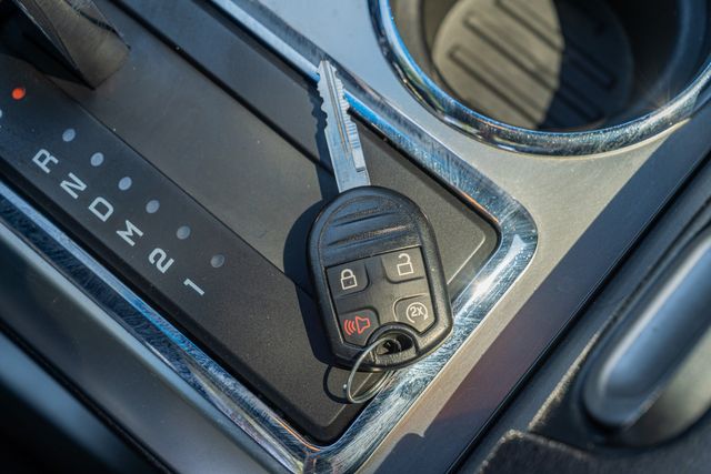 2014 Ford F-150 SVT Raptor 4X4 6.2L V-8 W/ UPGRADES / CLEAN CARFAX | Austin, TX | Rocky Mountain Truck Stop Austin 2014 Ford F-150 SVT Raptor 4X4 6.2L V-8 W/ UPGRADES / CLEAN CARFAX | Austin, TX | Rocky Mountain Truck Stop Austin