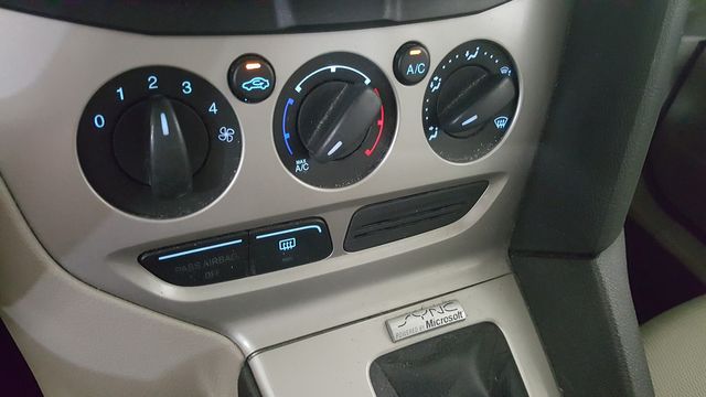 2014 Ford Focus SE | Carrollton, TX | Legend Motorcars of Carrollton