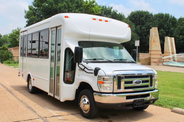 2014 Ford Starcraft 15 Passenger Shuttle Bus W/ Lift | Irving, Texas | Lonestar Automart Inc.