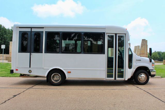 2014 Ford Starcraft 15 Passenger Shuttle Bus W/ Lift