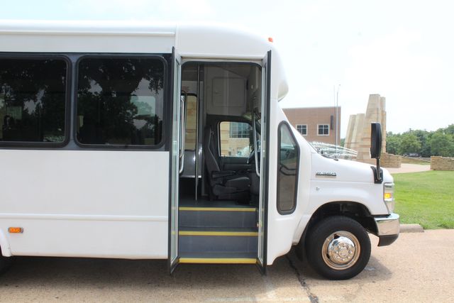2014 Ford Starcraft 15 Passenger Shuttle Bus W/ Lift | Irving, Texas | Lonestar Automart Inc. 2014 Ford Starcraft 15 Passenger Shuttle Bus W/ Lift | Irving, Texas | Lonestar Automart Inc.