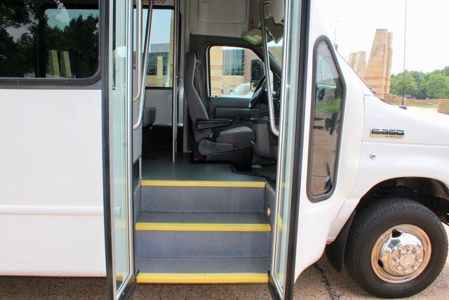 2014 Ford Starcraft 15 Passenger Shuttle Bus W/ Lift